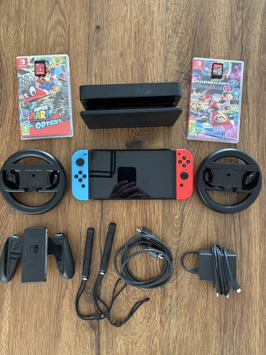 Nintendo Konsolen: Nintendo Switch OLED Rot/Blau Mario Set – Gebraucht aus Sempach von Mrfun