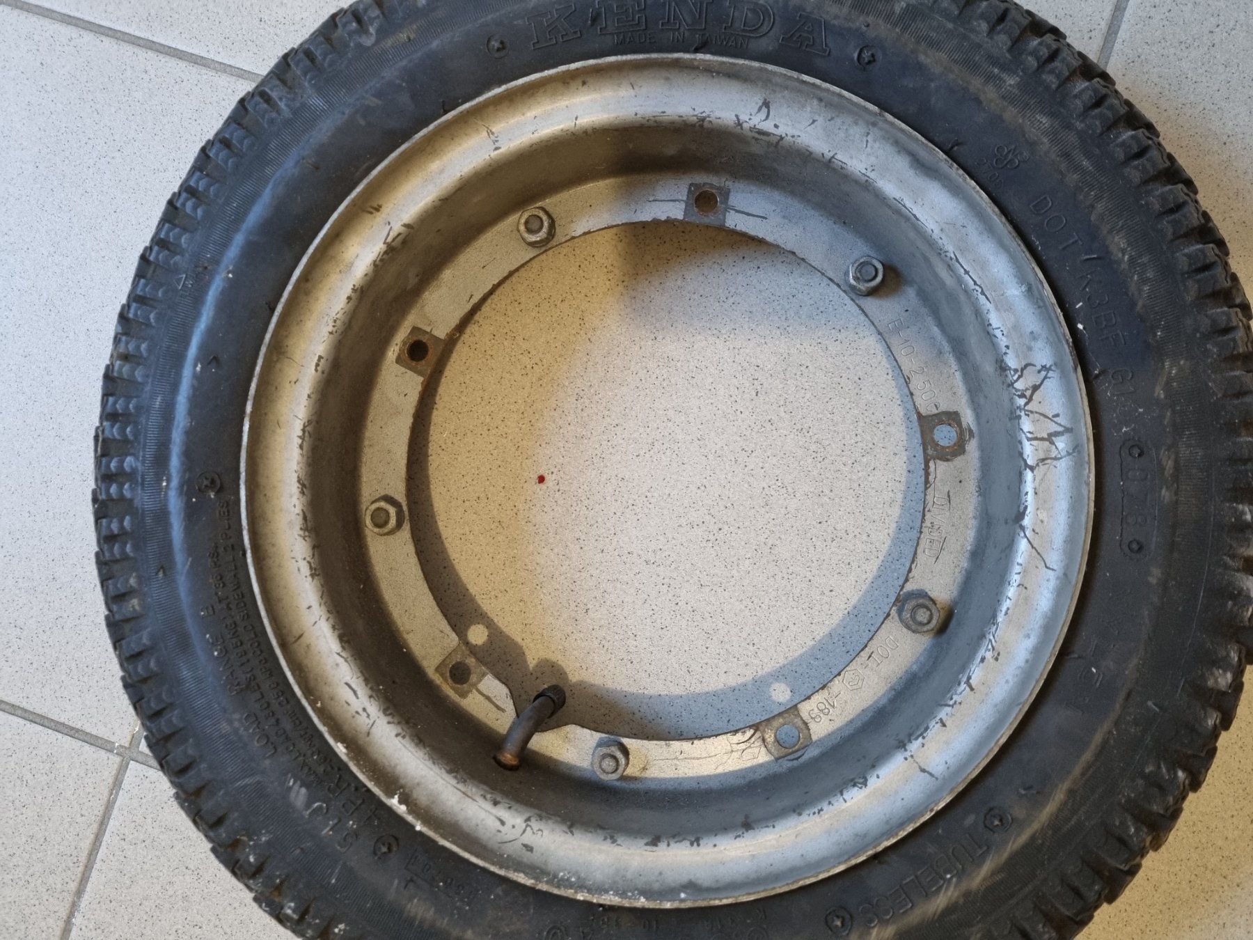 Vespa Pneumatici & Ruote complete: Vespa Reserve Rad für Cosa? – Difettoso da Wädenswil venduto da Patriots