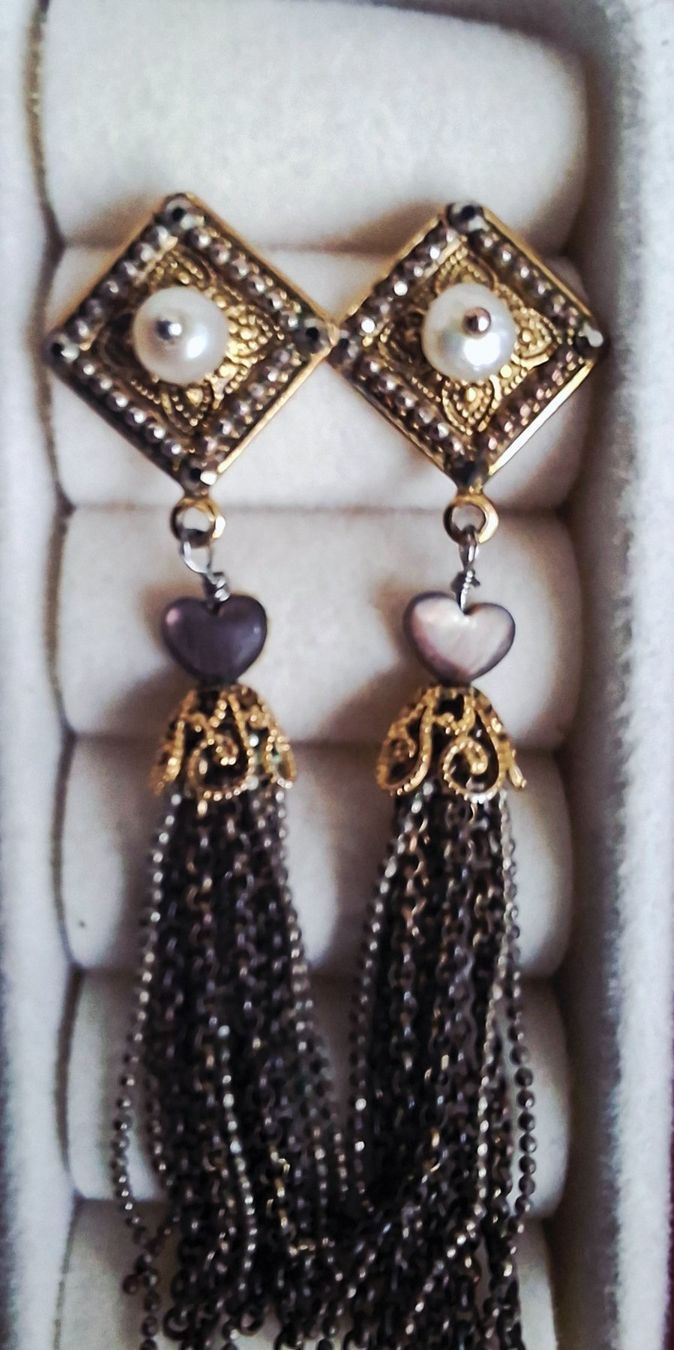 Ohrringe & -stecker: Boucles d'oreilles Satellite ornées de perles et pompons – Gebraucht aus Genève von a_t_g5kq 1