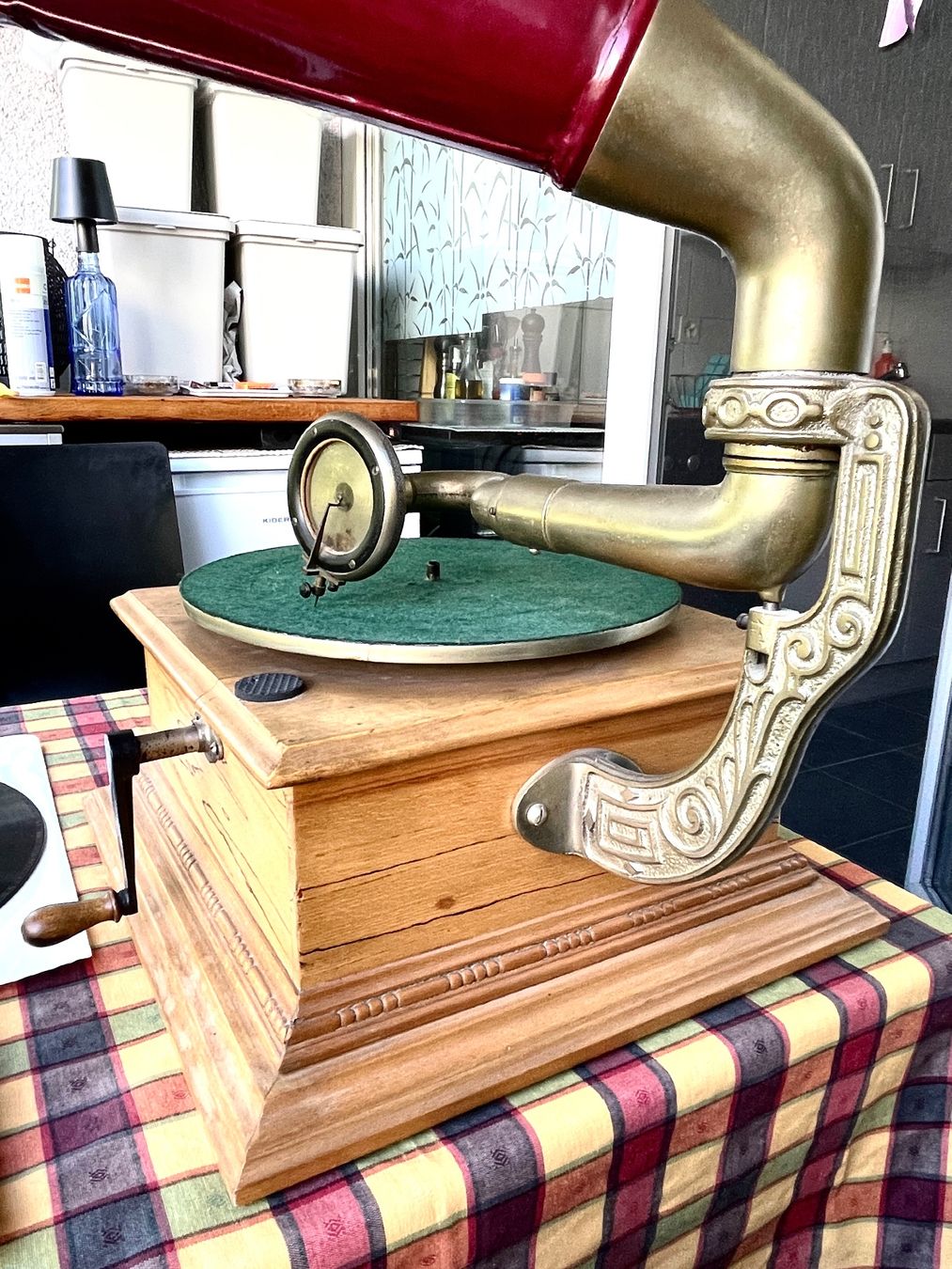 Tourne-disques: Grammophon mit Trichter antik – D'occasion à Binningen par Raymanfisch 1