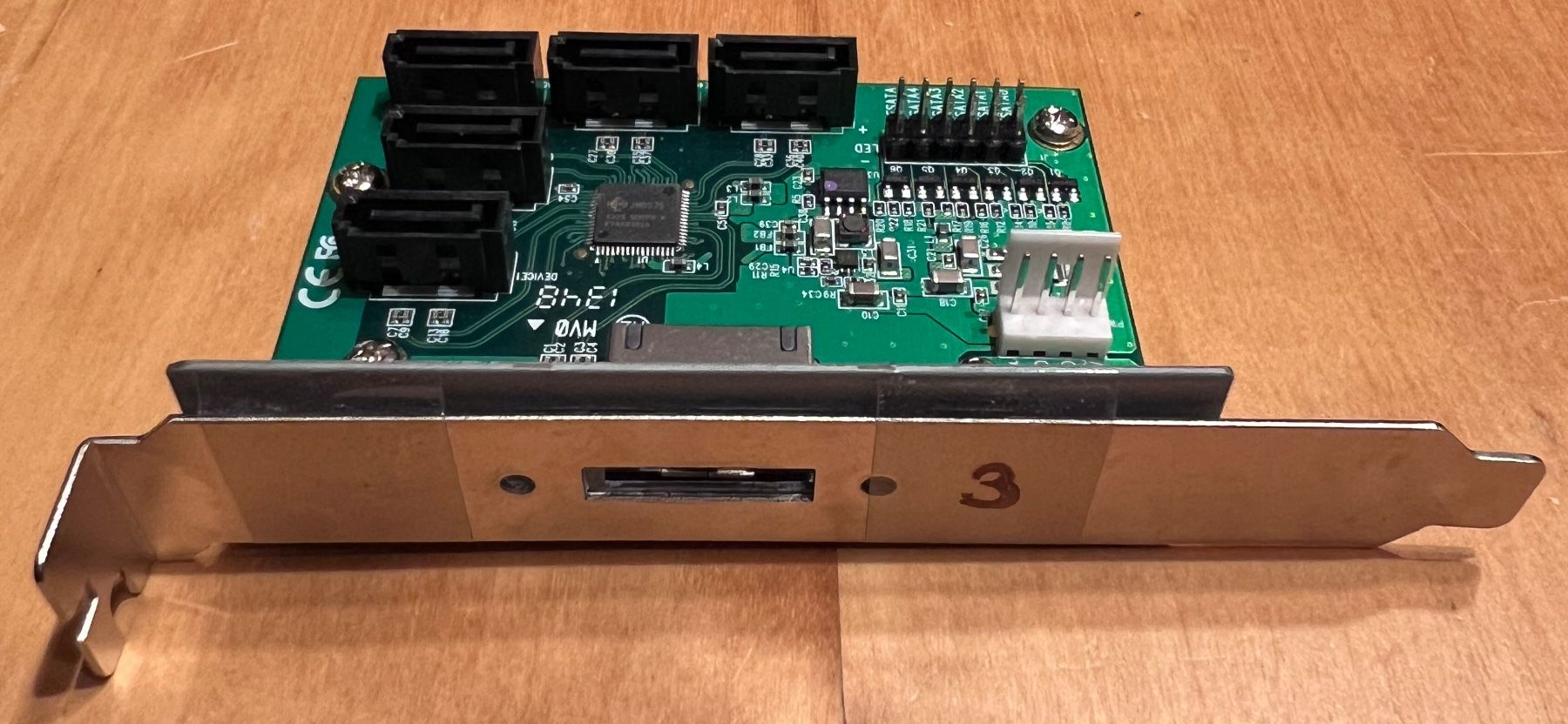 Laufwerke & Adapter: 5 Port Sata Multiplier ST-172RM – Gebraucht aus Unterengstringen von NOISE