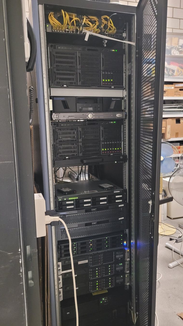 Racks & Cavalletti: 19" RACK, 42HE, Schwarz – Usato da Wettingen venduto da guc_hbj5 1