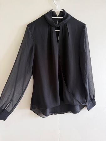 CALVIN KLEIN, Chemisier noir taille S, manches transparentes