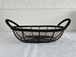Schale mit Griff aus Metall