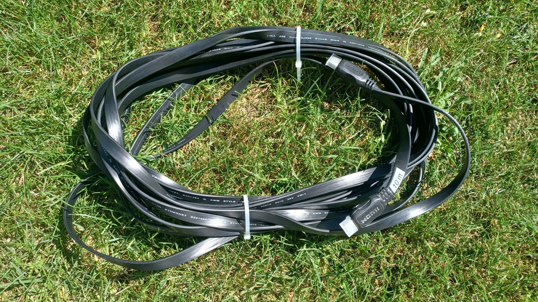 Cavi: HDMI Flachbandkabel 10m mit Ethernet – Usato da Watt venduto da Gubrist 1