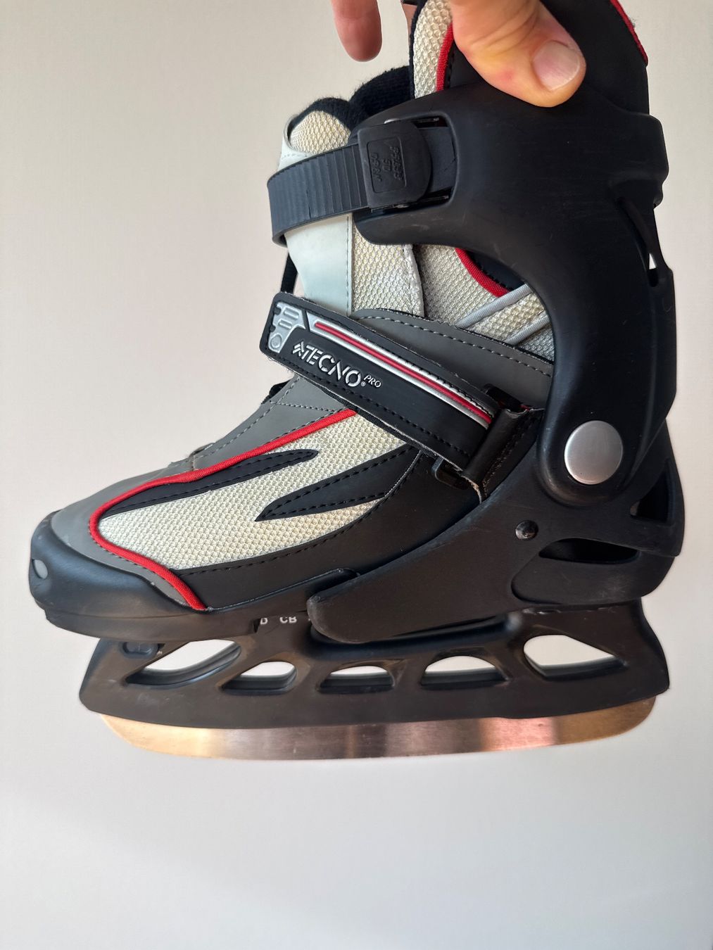 Patins à glace: TECNO PRO SCHLITTSCHUHE – D'occasion à Zürich par SWKA 3