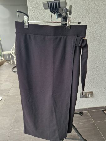 H&M black skirt with gold detail - M
