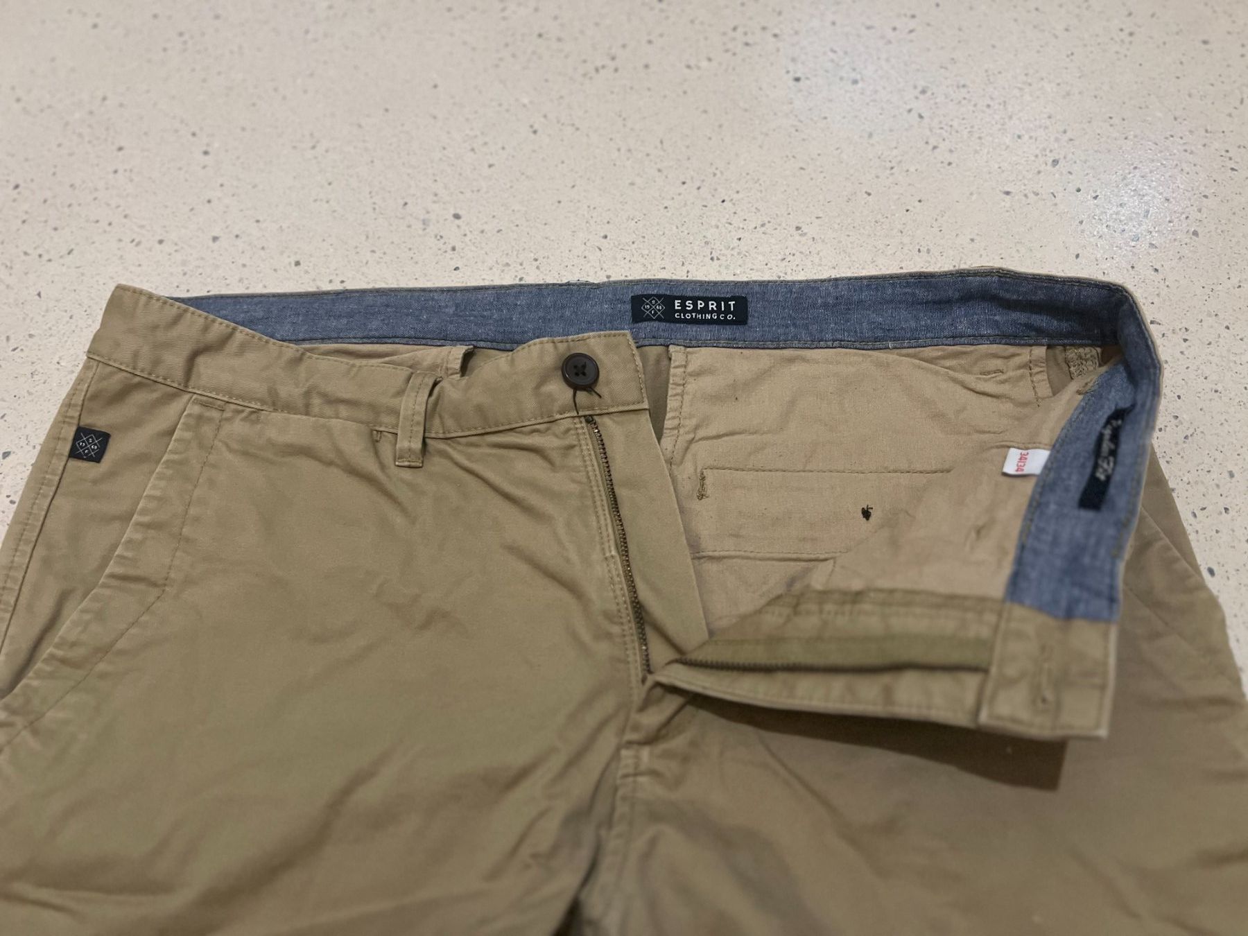 Esprit Pantaloni: Hose von Esprite Regular Fit Gr 34/34 – Usato da Alpnach Dorf venduto da MiKoMarkt 2