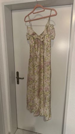 Neues, leichtes Sommerkleid – luftig, elegant