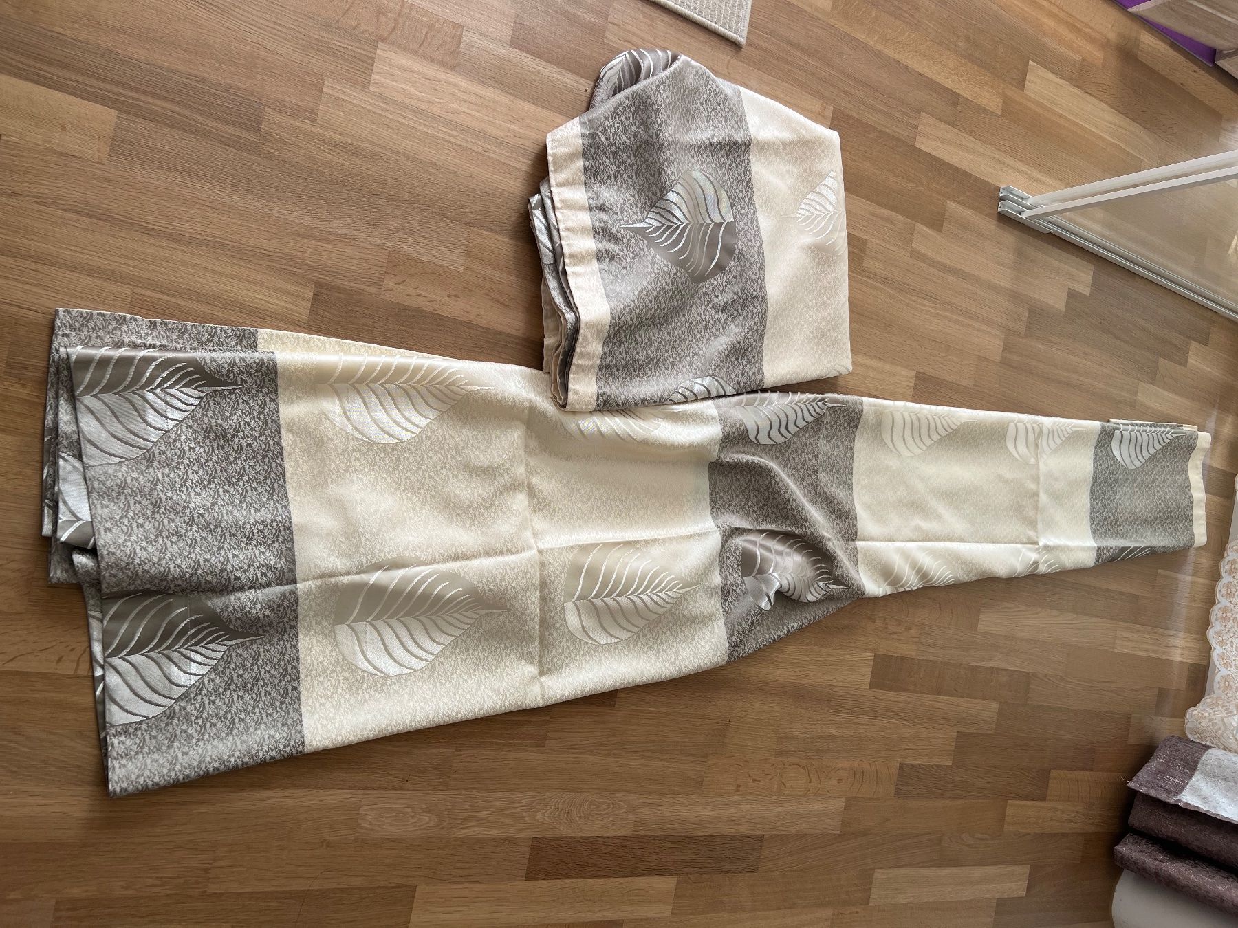 Vorhänge: Elegante Vorhänge – Gebraucht aus Niederweningen von zw4_s78j