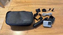 GoPro 7 White Action Cam mit Zubehör