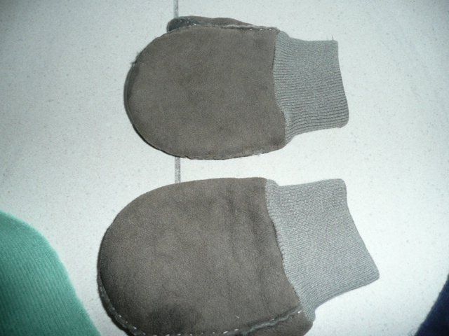 Lotti di vestiti: Winterpaket mit Schal, Handschuhe, Socke – Usato da Zug venduto da falama 2