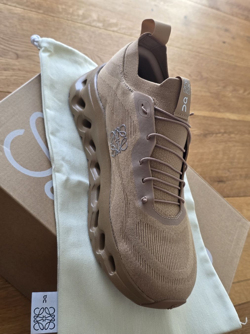 On Scarpe da uomo: On X Loewe Cloudtilt Originalverpackt Neu – Nuovo e nell'imballaggio originale da Eschenbach SG venduto da Silvio-96
