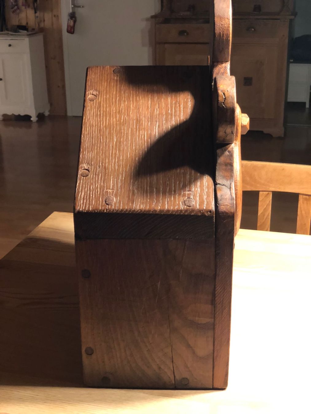 Articoli in legno: Spezielles Eichenholz-Kästli massiv – Usato da Röschenz venduto da Tashroal 1