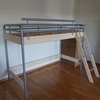 Stabiles Kinderbett ( Holz/ Metall) inkl. Vorhang