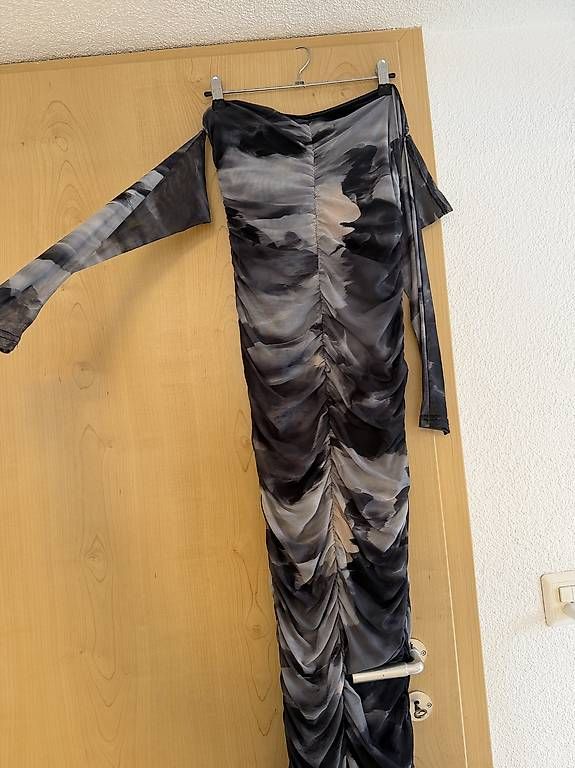 Vestiti: Schwarzes Maxikleid mit Raffungen – Usato da Rorschach venduto da Tara234 1