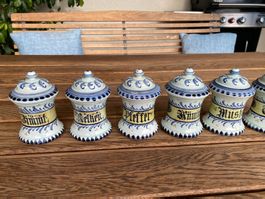 6 Gewürzdosen aus Porzellan
