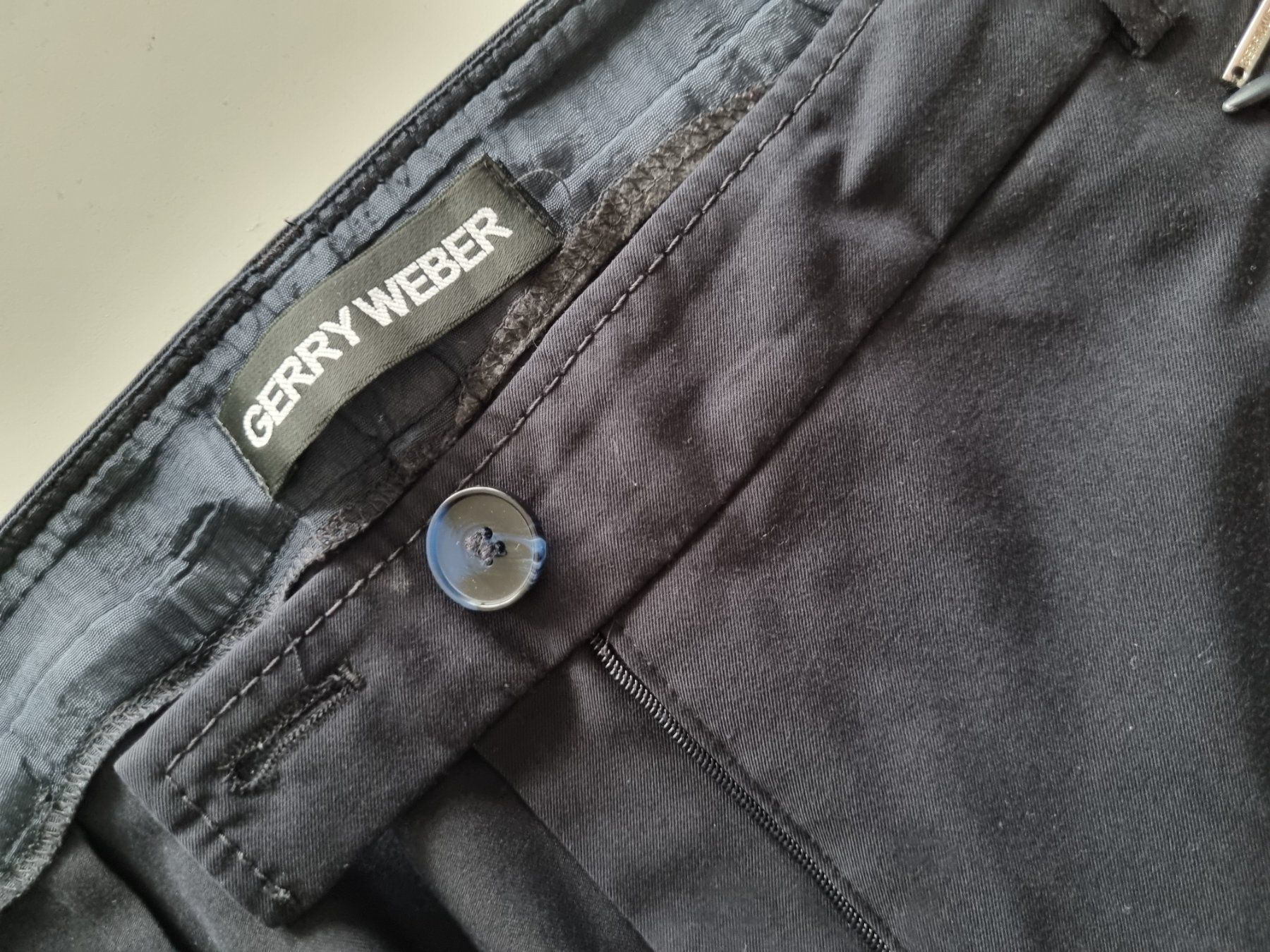 Gerry Weber Pantalons: Gr. 44 Hose Gerry Weber dunkelblau – D'occasion à Sutz par Dalilea 1