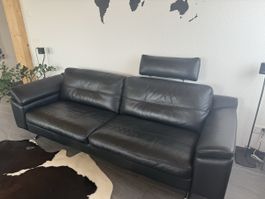 Schwarzes Ledersofa Flexlux mit Hocker, Top Zustand!