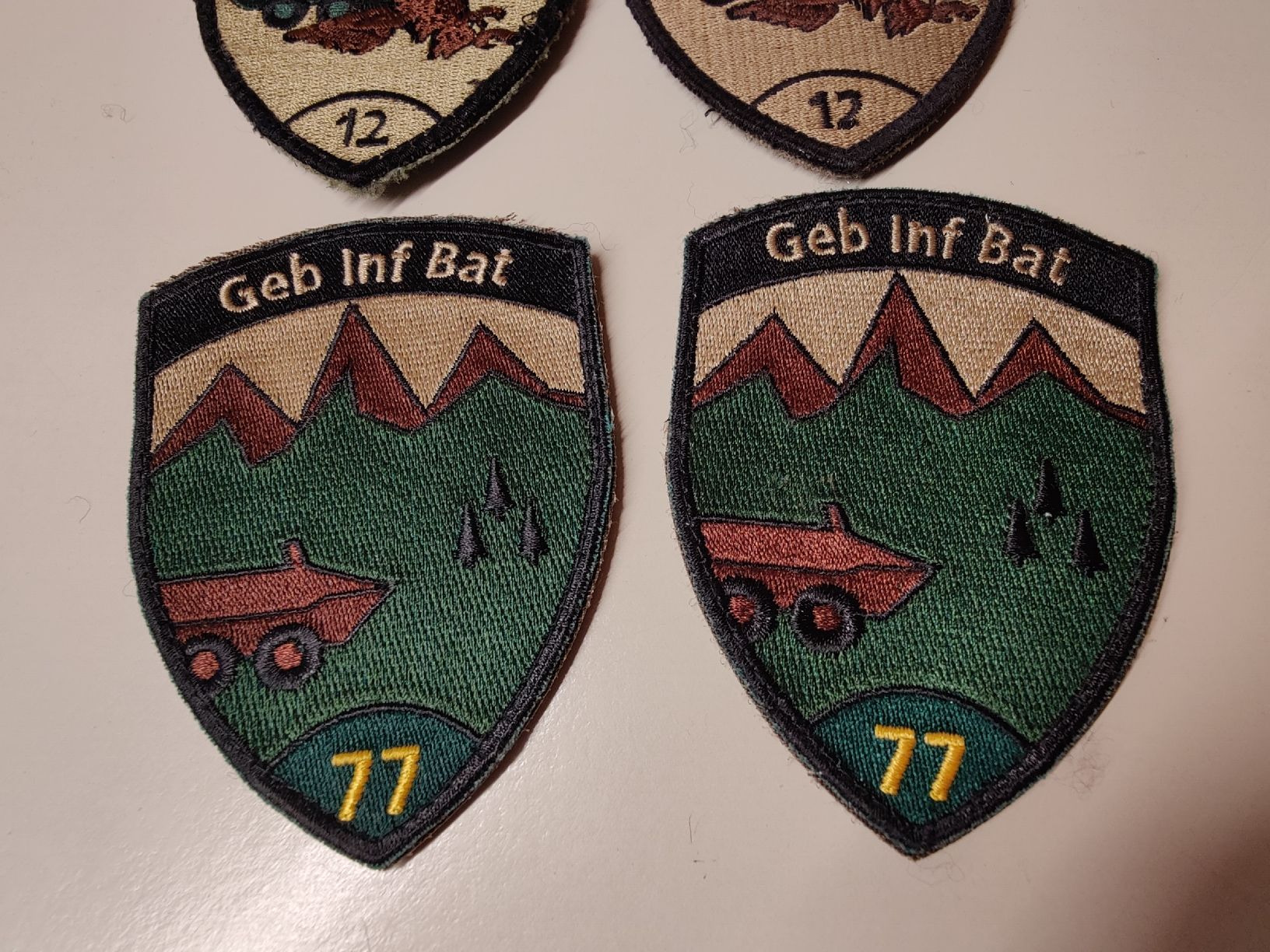 Armée suisse Plaquettes & Badges: 4 Schweizer Armee Abzeichen – D'occasion à Bazenheid par hummy1000 2