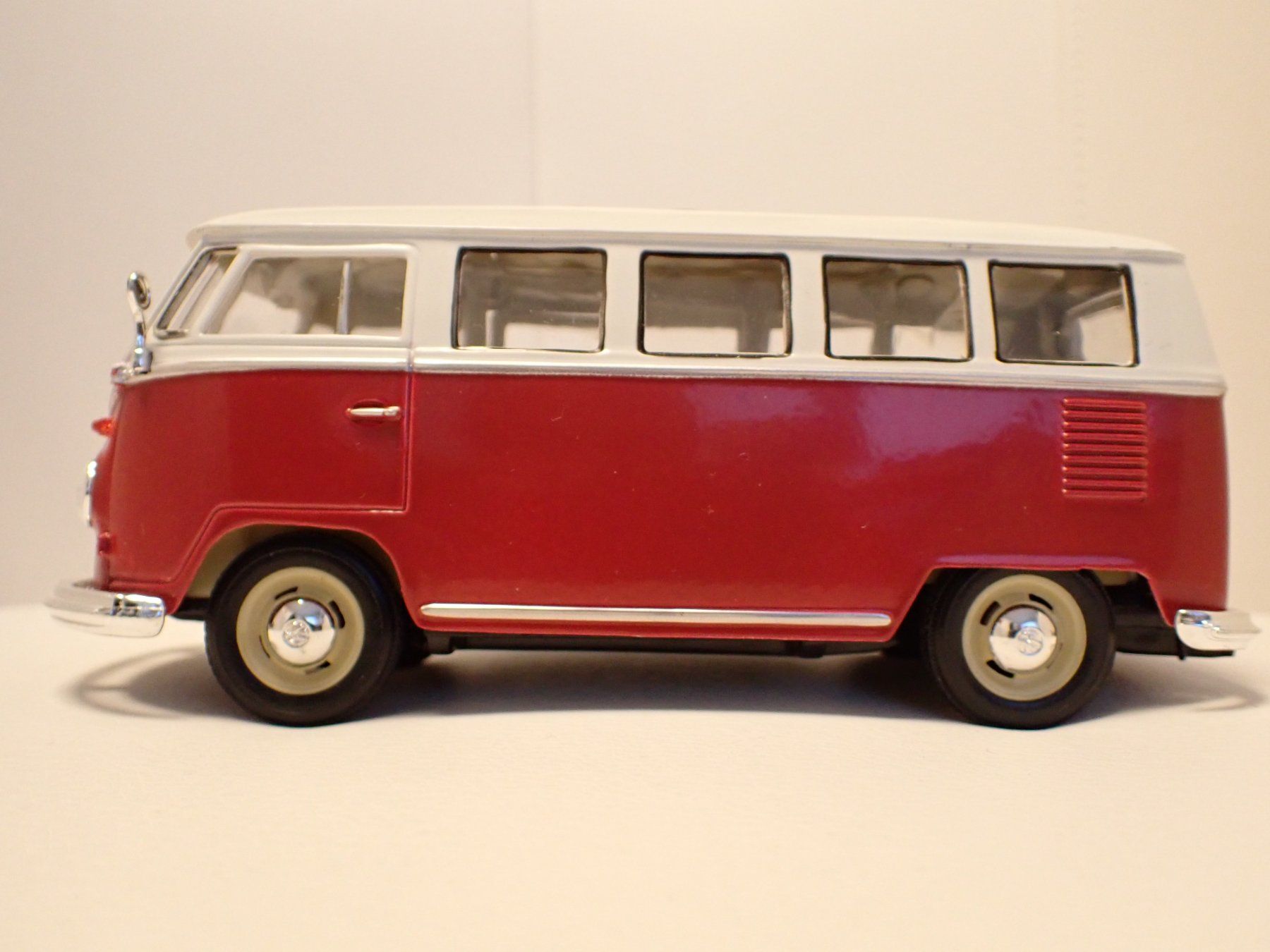 Volkswagen Modellautos: VolksWagen T1 Bus  1963 – Gebraucht aus Zürich von ikaufen 2