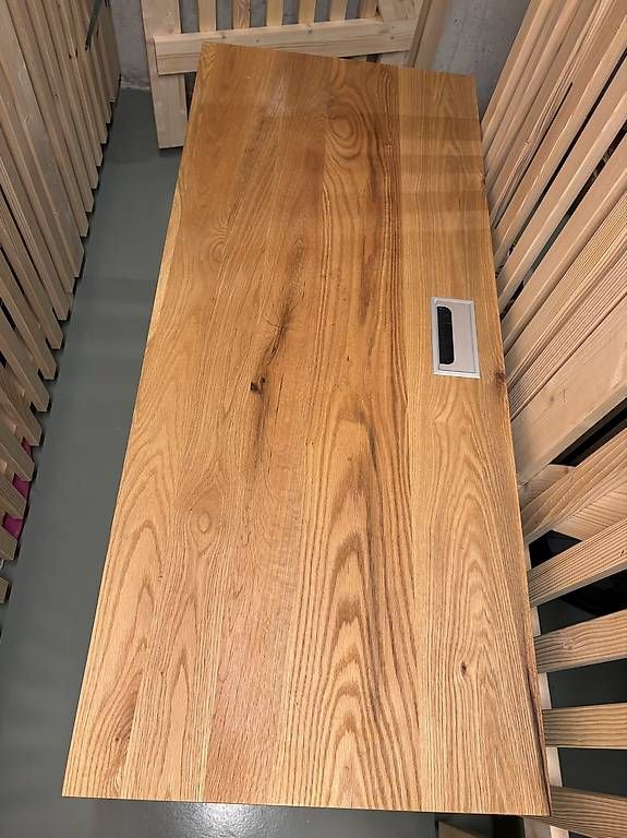 Schreibtische: Echtholz Schreibtisch 140cm – Gebraucht aus Frauenkappelen von tob_tsc5 1