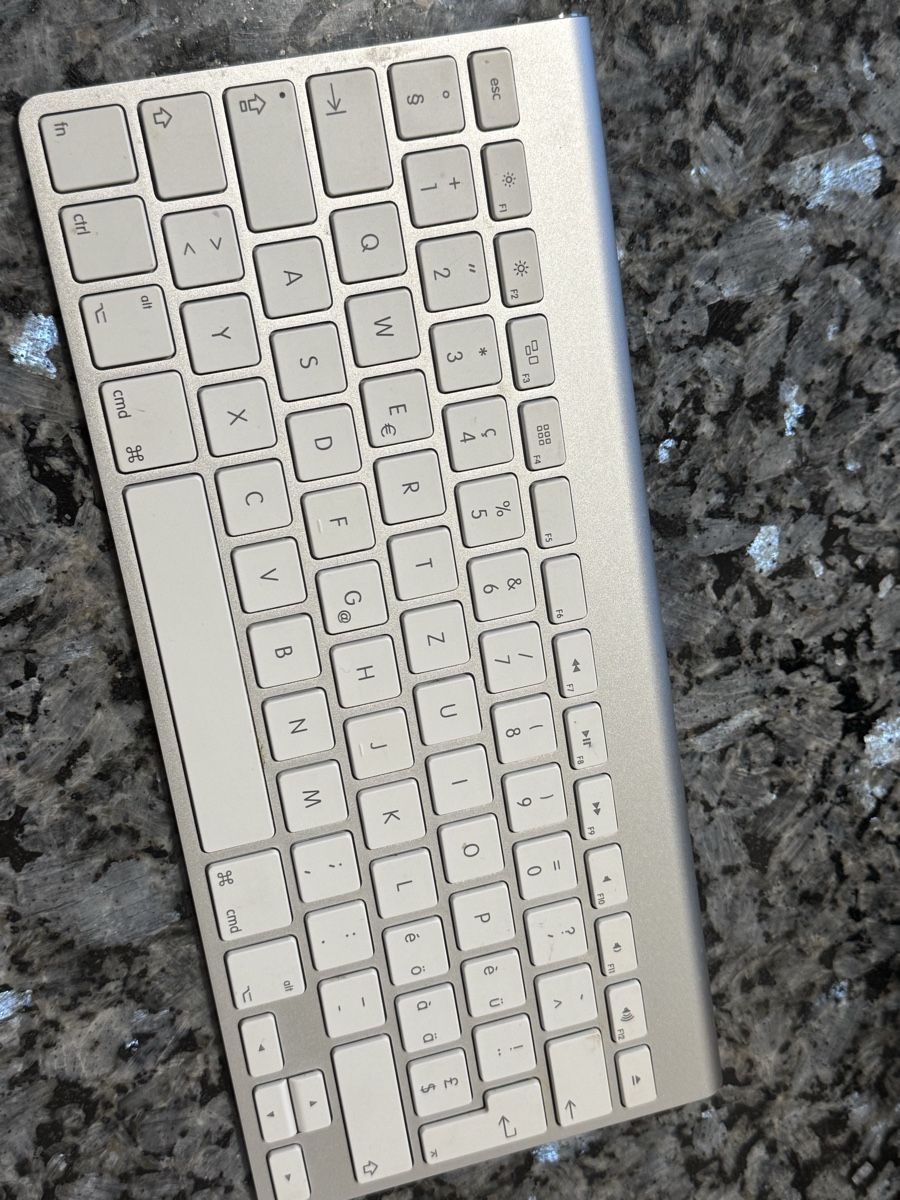 Apple Tastaturen: Apple Wireless Keyboard A1314 – CH Layout – Bluetooth – Top  – Gebraucht aus St. Margarethen TG von Apple_Lovers