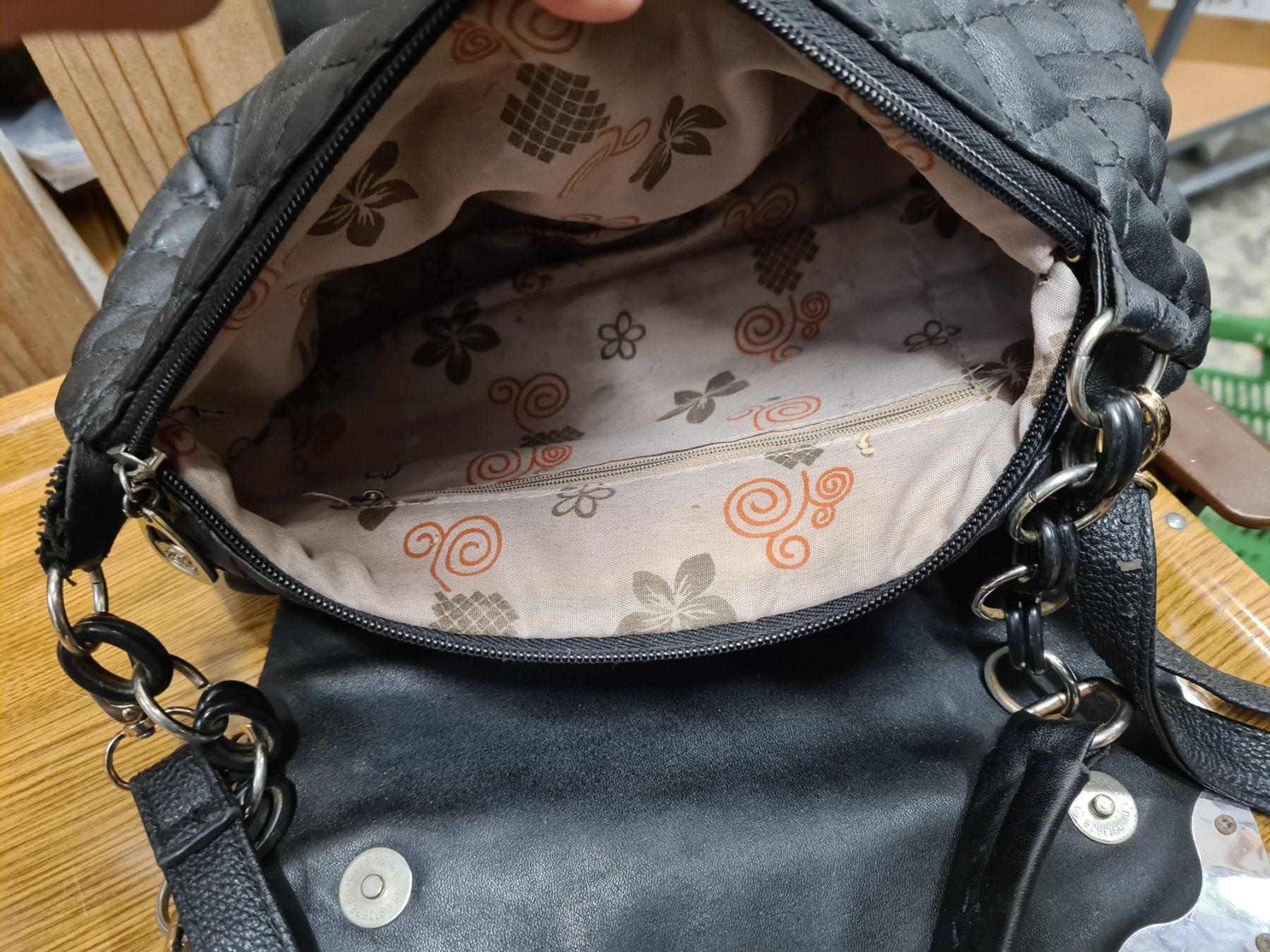 Borse da donna: Weiche Handtasche mit Kettengriff – Usato da Amriswil venduto da used2use 4