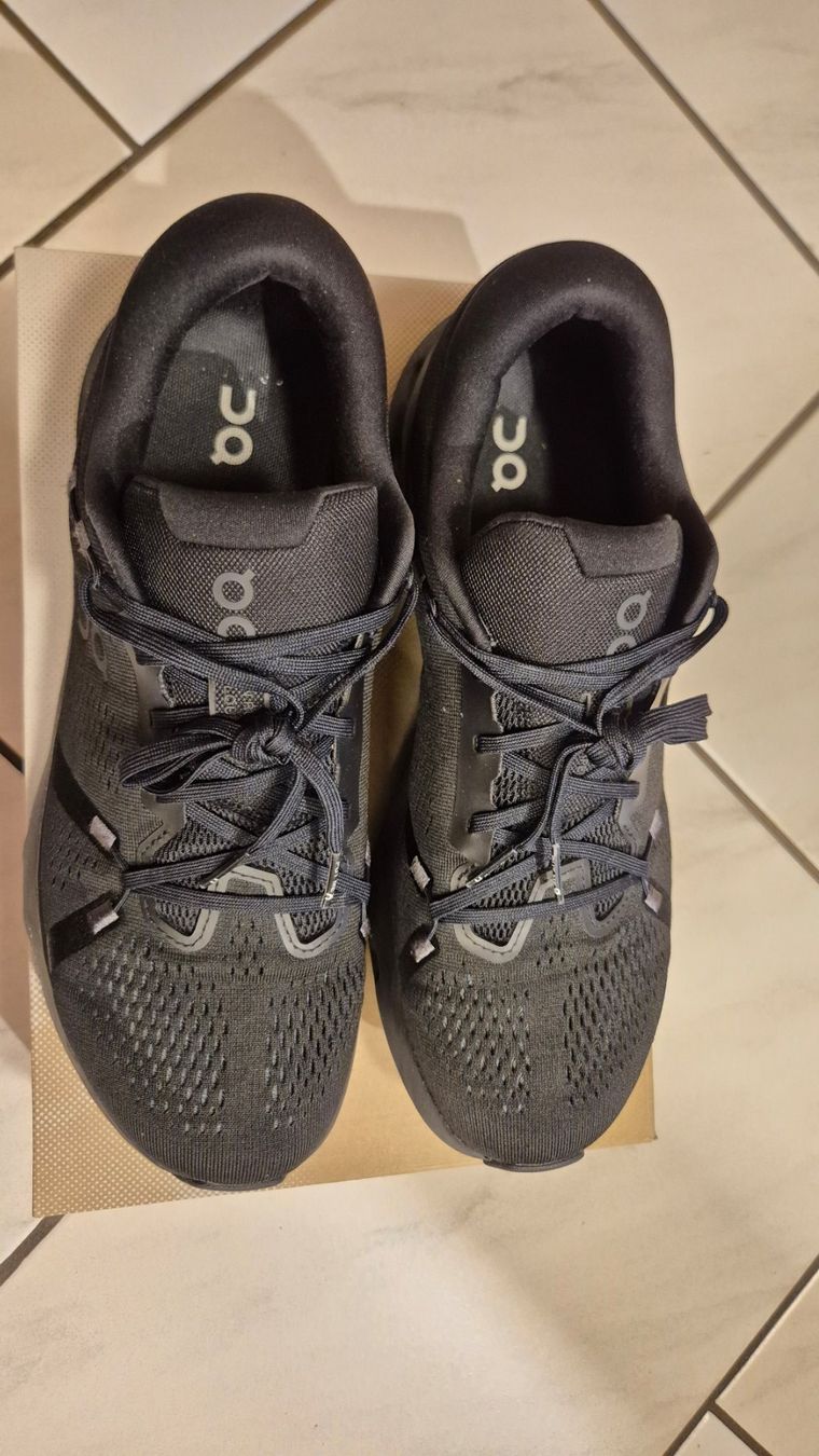 On Scarpe da uomo: ON Cloudsurfer 2 Trailrunning Schuh Gr. 45 Black / Schwarz – Usato da Diessenhofen venduto da Danielrathky 5