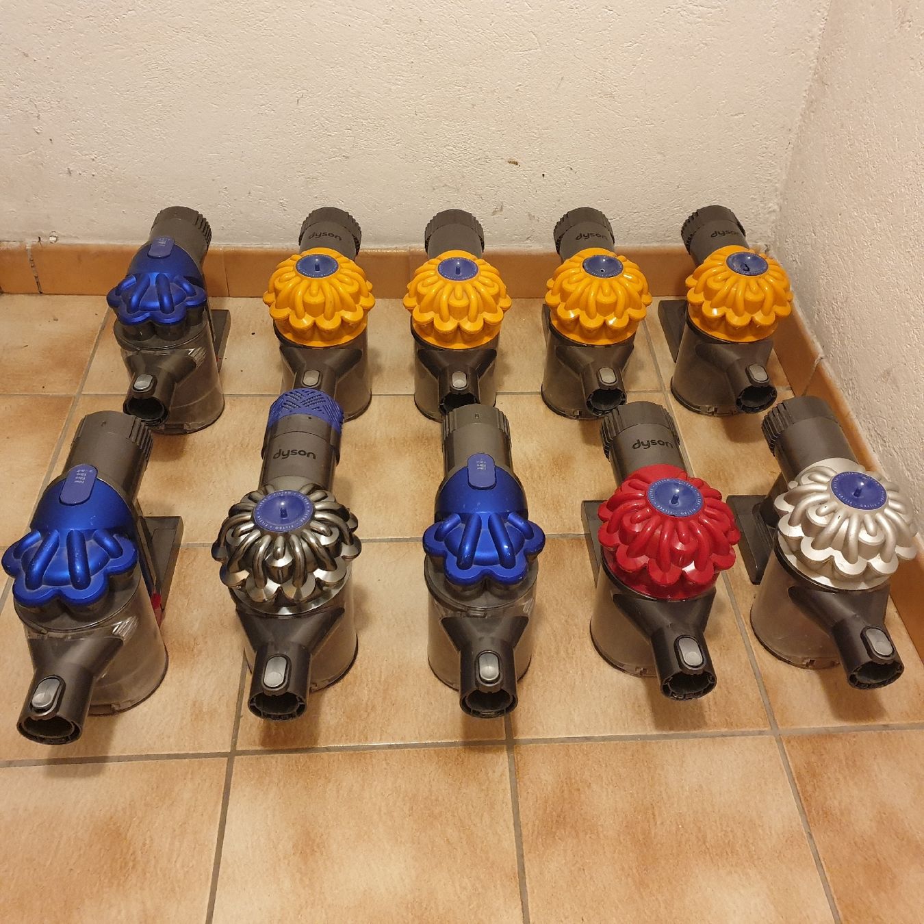 Dyson Aspirapolveri & Accessori: 10x Stuck Dyson Staubsauger !! – Difettoso da Saxonne (Ayent) venduto da SnowRoof