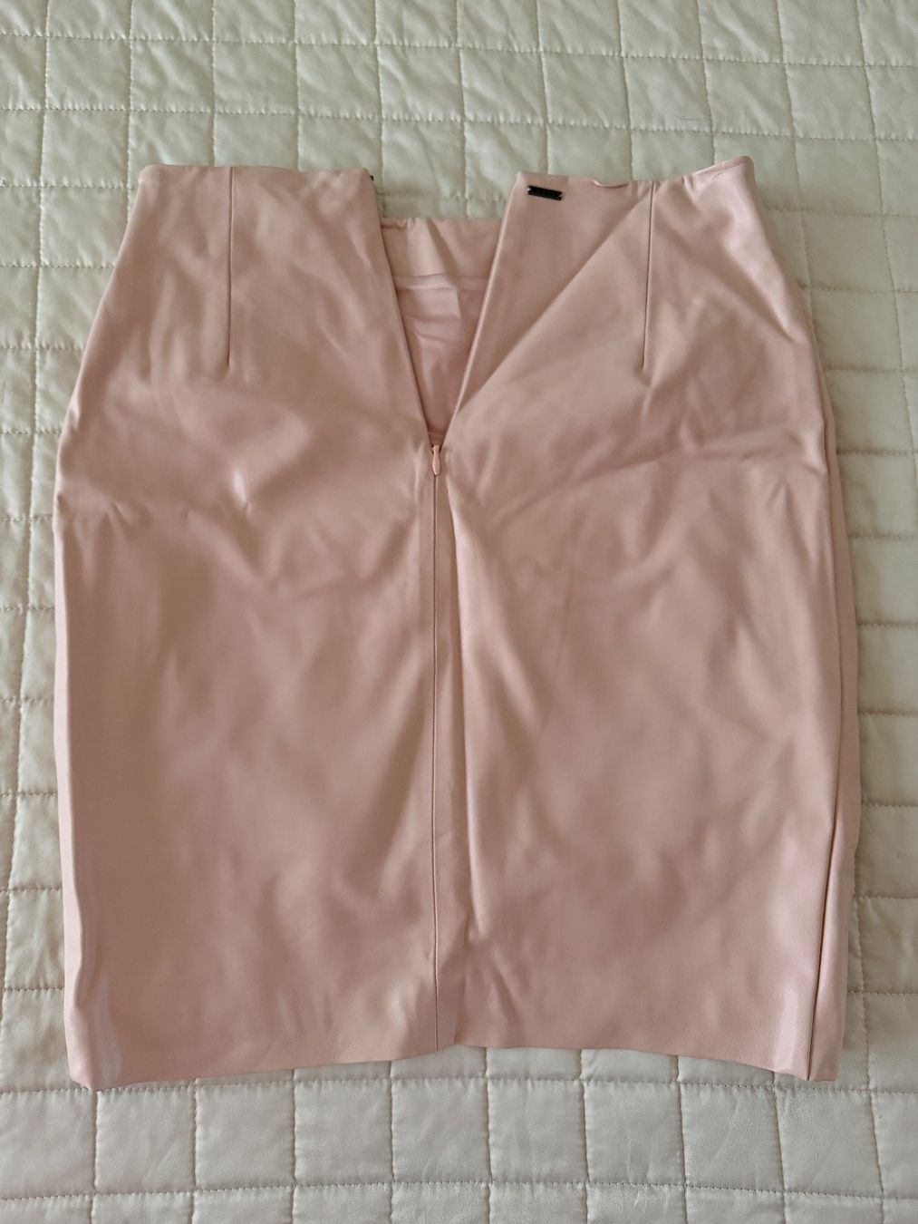 Guess Gonne: Guess Kunstleder Minirock Damen – Usato da Wädenswil venduto da Alice_style 1