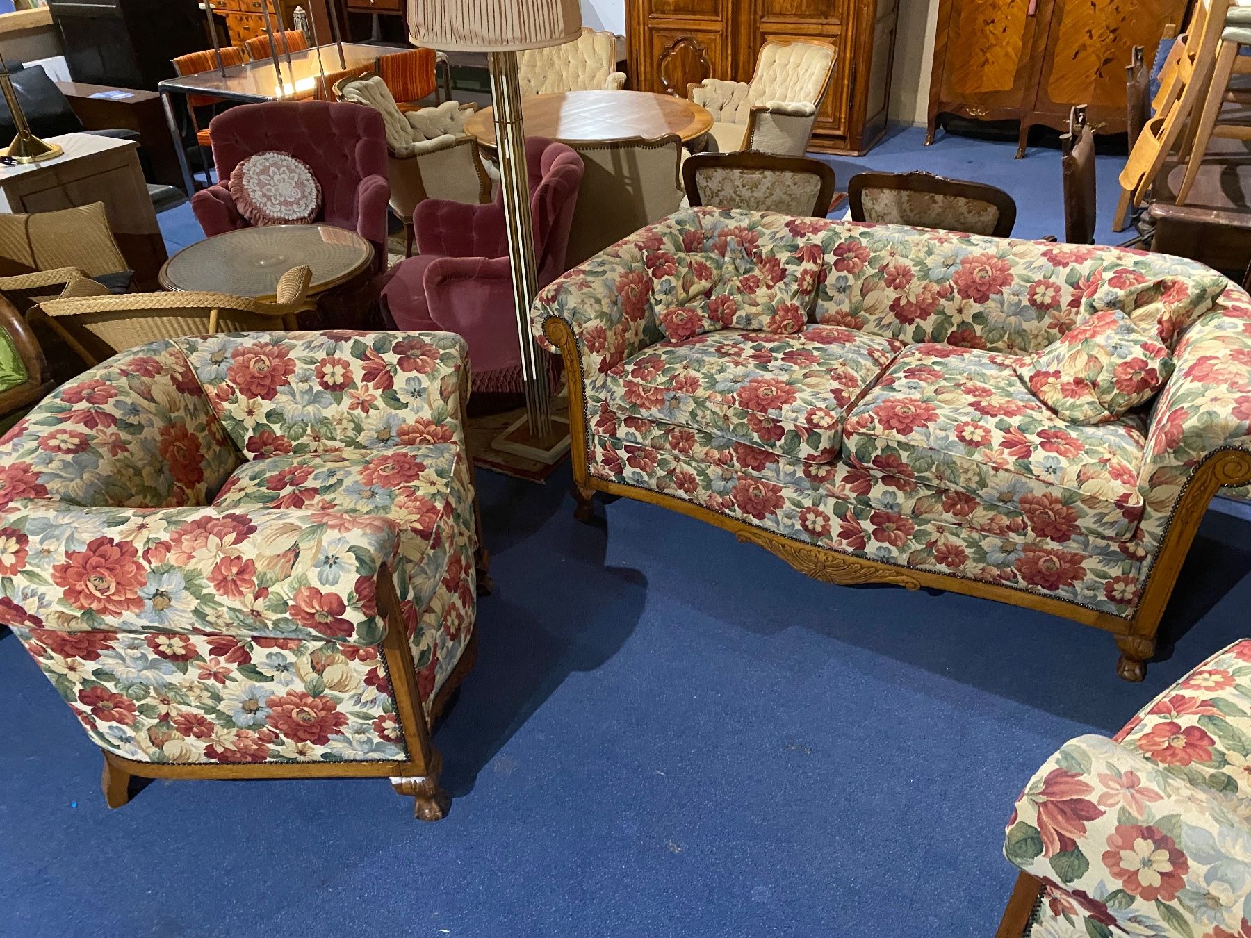 Sofas: Blumenmuster Sofa & 2 Sessel - cooles Vintage Flair – Gebraucht aus Ballwil von ClassicGallery 2