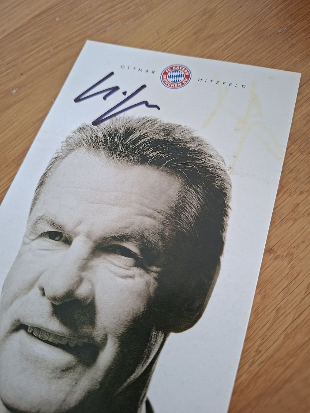 Autografi: Ottmar Hitzfeld Autogrammkarte Bayern – Usato da Thun venduto da wuschu 1