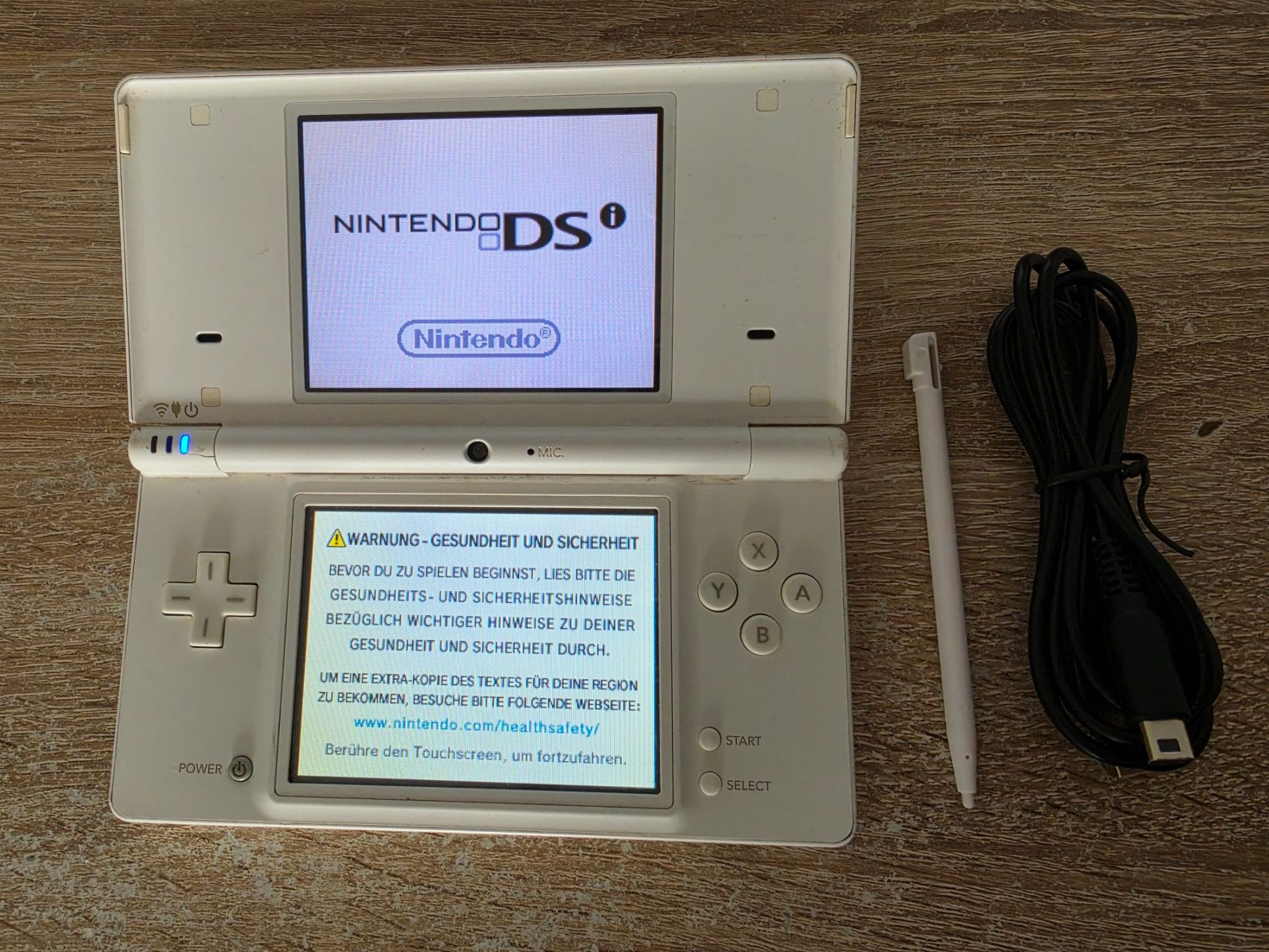 Nintendo Console: Nintendo DSi weiss mit Ladekabel – Usato da Sempach venduto da Knuckles17