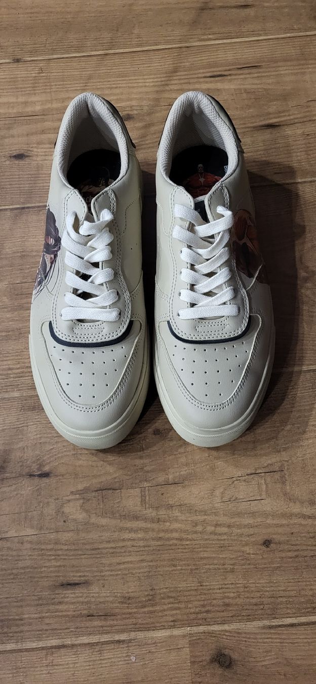 Bershka Scarpe da uomo: Attack on Titan Sneaker, Grösse 42 – Usato da Kaltbrunn venduto da BarbaraR