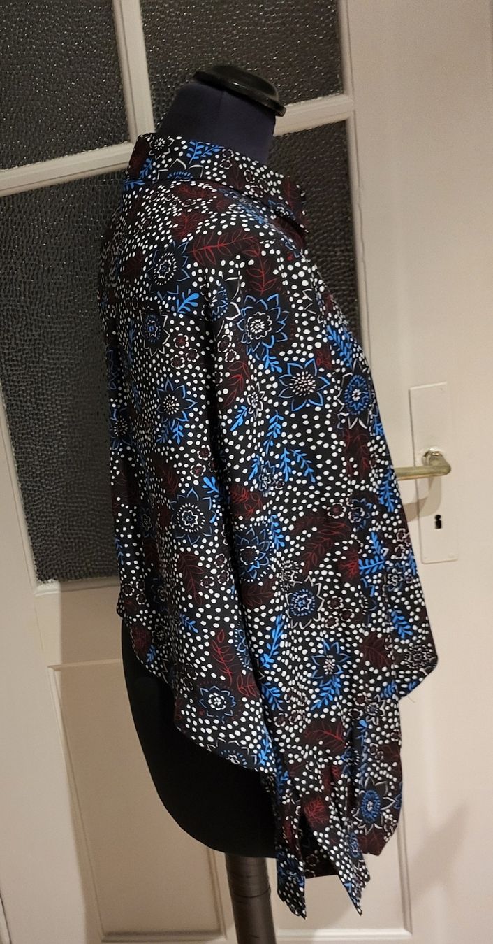 Camicette: Elegante Bluse Gr. XS schwarz gemustert Blumenmuster – Usato da Zürich venduto da Roberto040 5