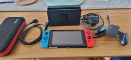 Nintendo Switch Konsole mit Zubehör und Tasche gebraucht