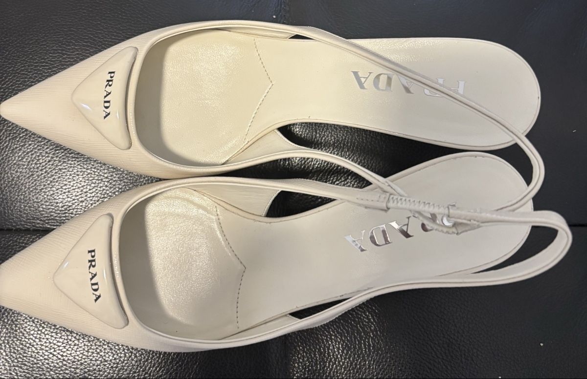 Prada Scarpe da donna: Prada White Leather Pumps – Usato da Chur venduto da Cuteclothes7k 2