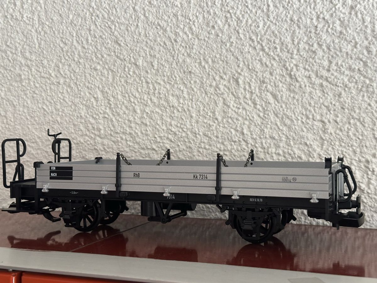 LGB Modellini di ferrovie: RhB Niederbordwagen – Usato da Ostermundigen venduto da Bahnfan 2