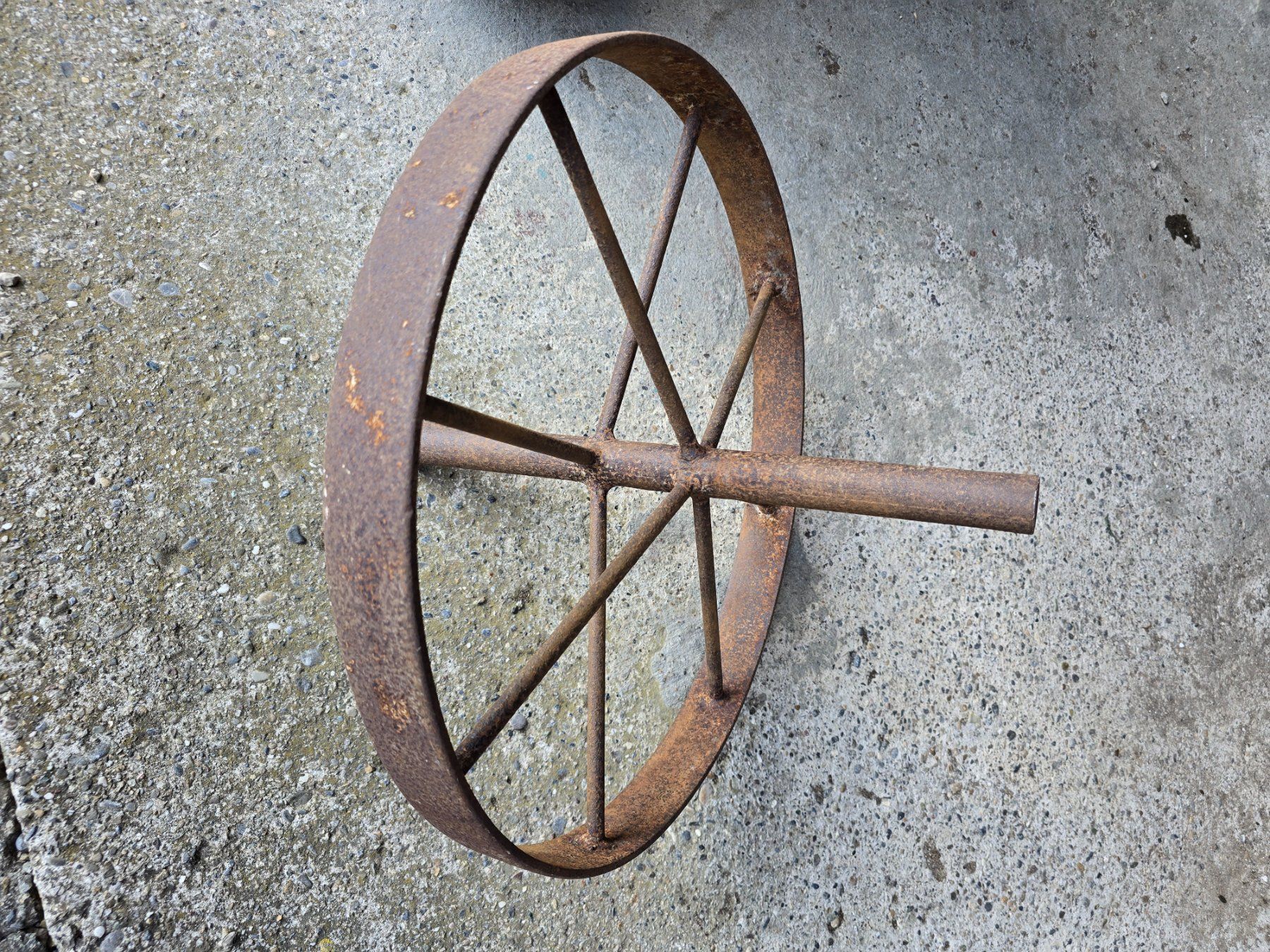 Tutte le decorazioni: Rad Eisen alt mit Achse 55cm Durchmesser – Usato da Agasul venduto da ire_h9wl 3
