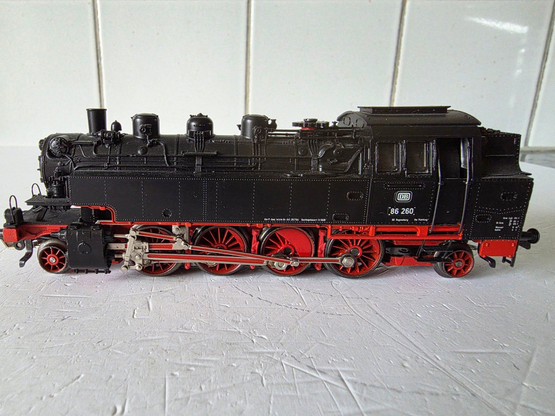Märklin Modellini di ferrovie: Tenderlok DB, BR 86, Lok-Nr. 86 260 – Usato da Seuzach venduto da Loeckeli01 1