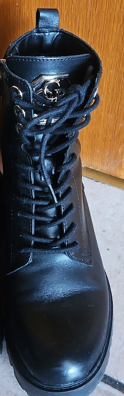 Guess Scarpe da donna: Guess Schnürstiefel Schwarz Grösse 36 – Usato da Wohlen AG venduto da ttdaniela
