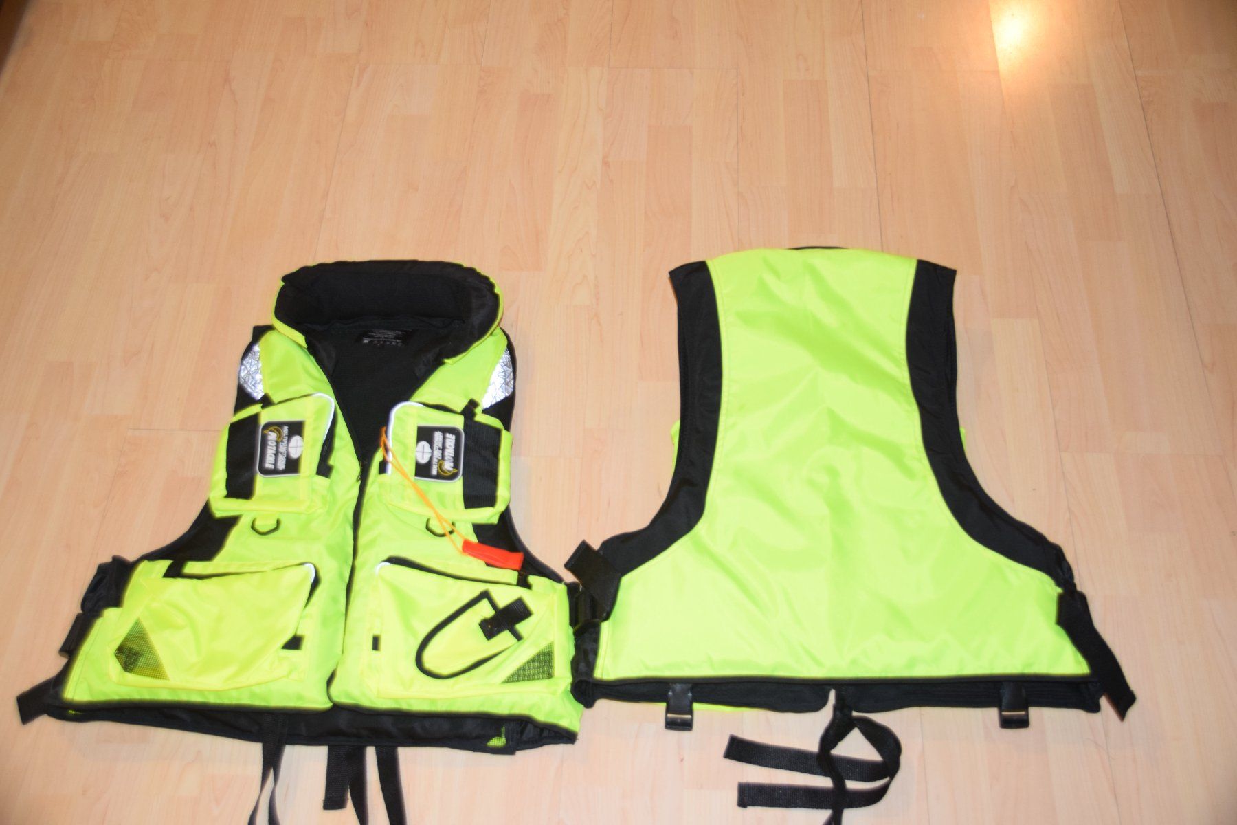Schwimmwesten: Schwimmwesten/Rettungswesten – Neu (gemäss Beschreibung) aus Rüti ZH von Mei996 1