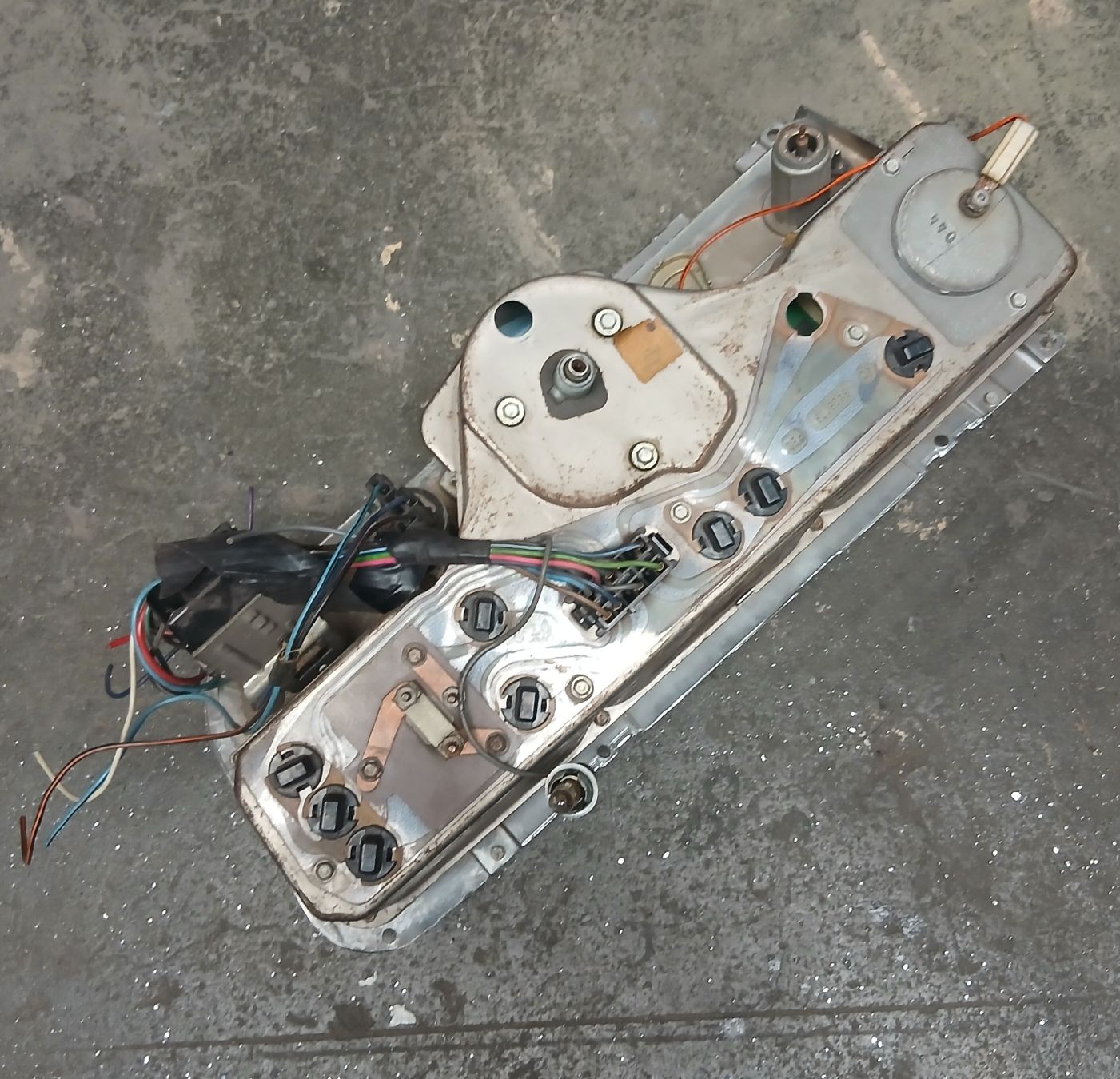 Buick Tutti pezzi di ricambio auto: Compteur Buick Skylark/Special 64-65 – Usato da la heutte venduto da Auto-stock 1