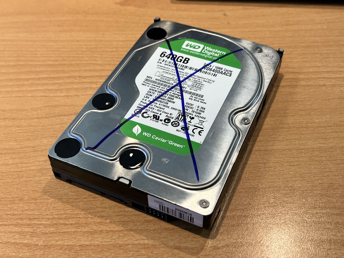 Dischi rigidi: 2 Defekte Festplatten, Restposten  – Difettoso da Gossau SG venduto da WE-SHOP 2