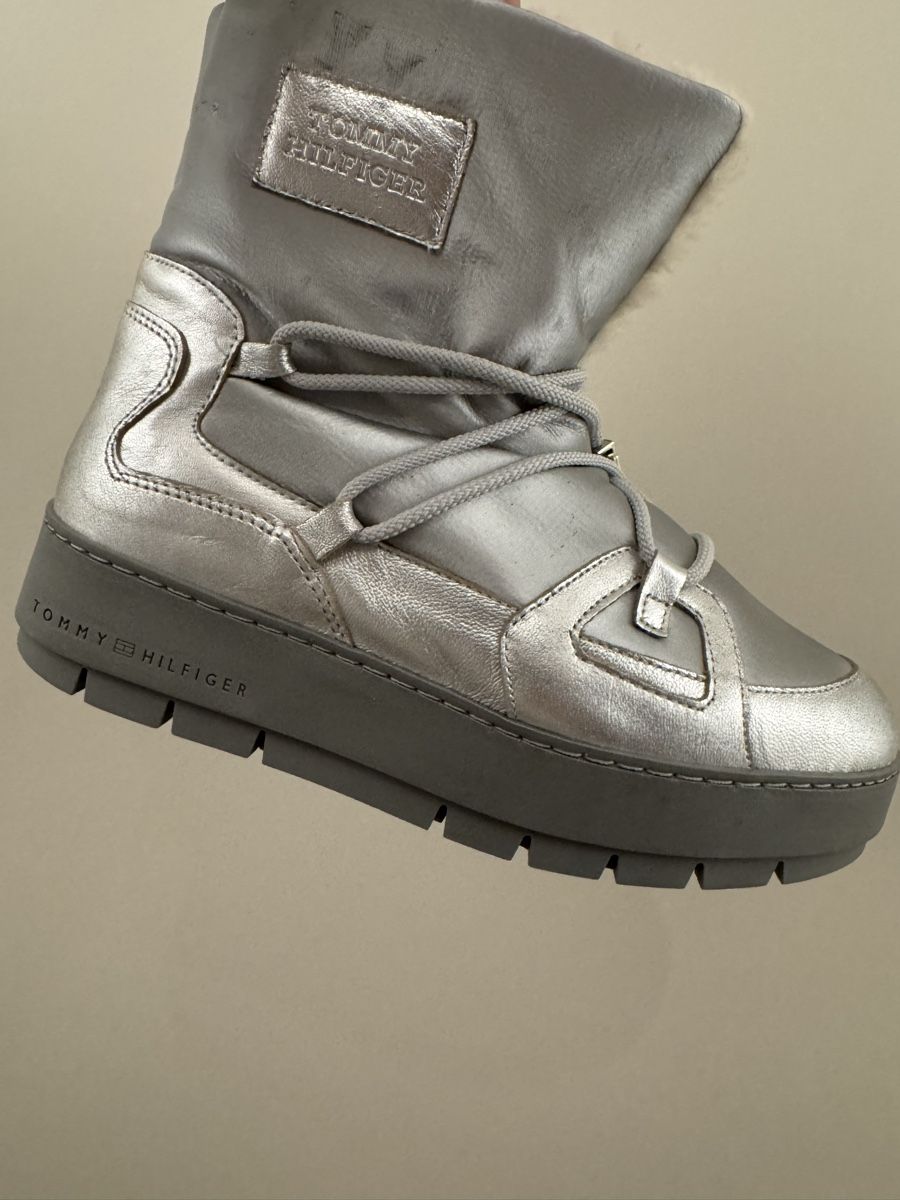 Tommy Hilfiger Scarpe da donna: TOMMY HILFIGER SCHNEESCHUHE ESSENTIAL SILBER GRAU 37 – Nuovo (secondo la descrizione) da Altendorf venduto da Mar_t7f5