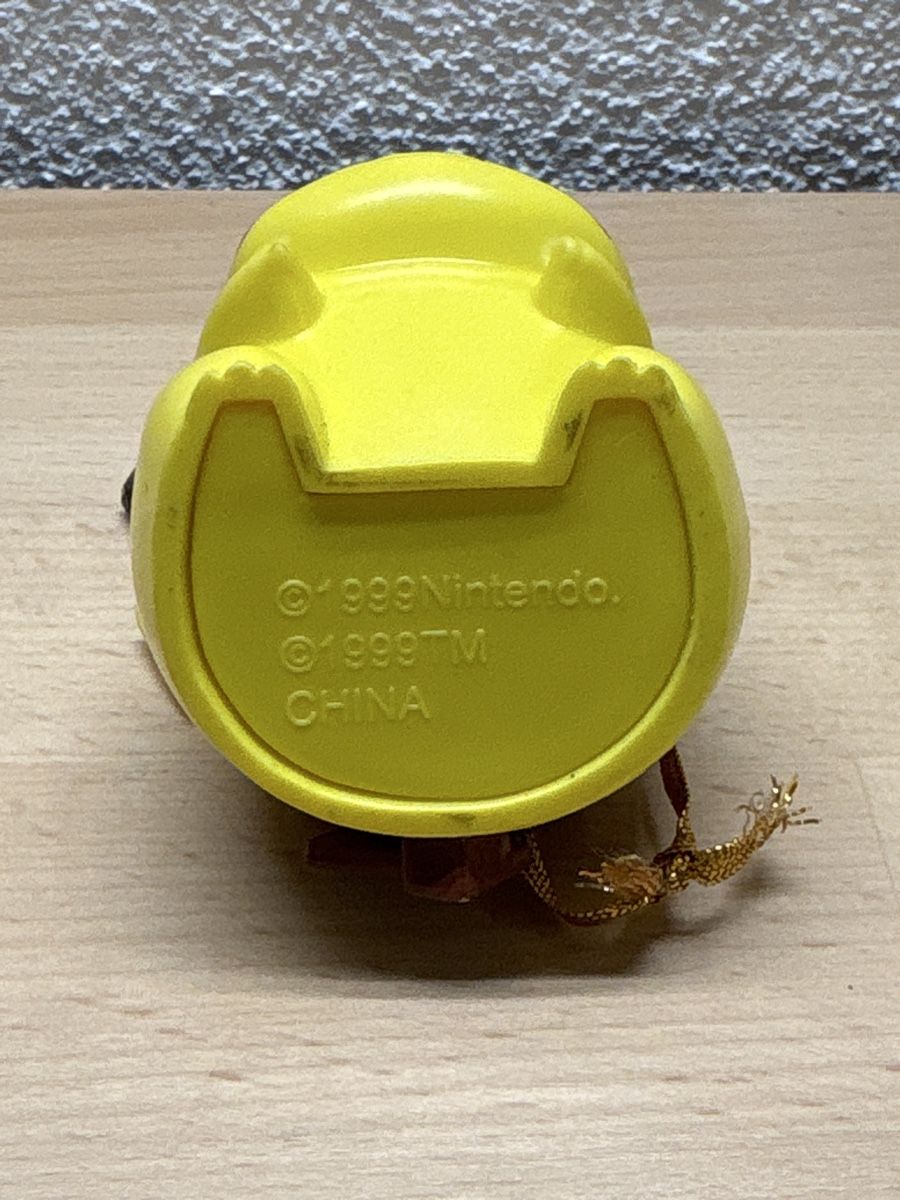 Pokémon Figuren: Pikachu Anhängerfigur Nintendo 1999 – Gebraucht aus Zwillikon von  4
