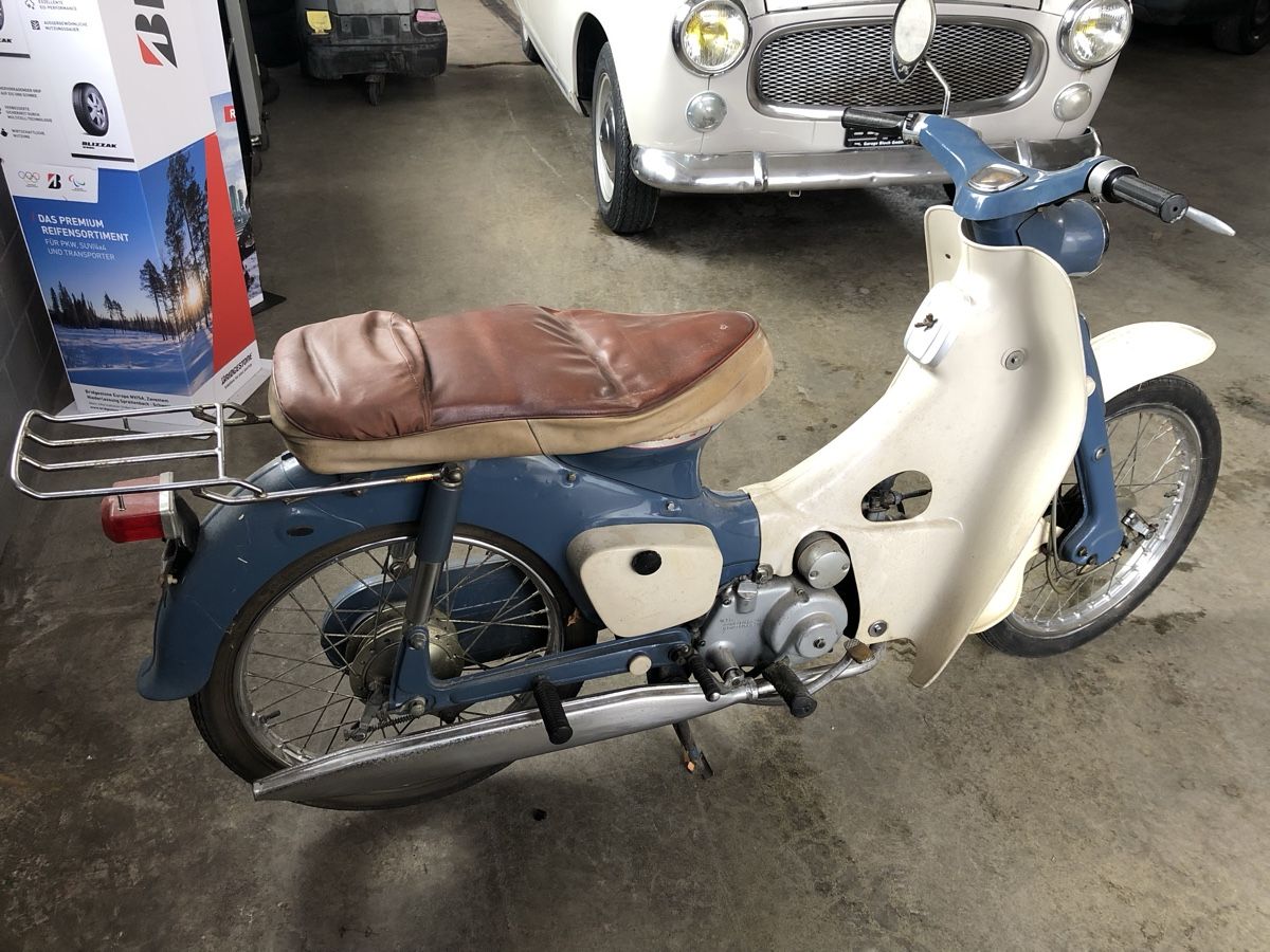 Honda Scooters: Honda C102 ab 1.- – Defekt aus Tschugg von  4