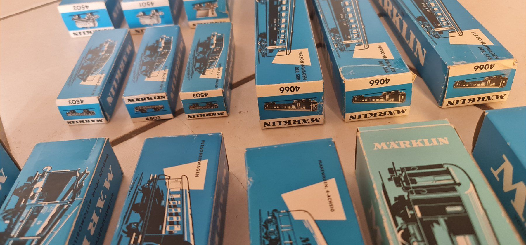 Märklin Modellini di ferrovie: Märklin diverse Eisenbahnwaggons – Usato da Meiringen venduto da Logia 2