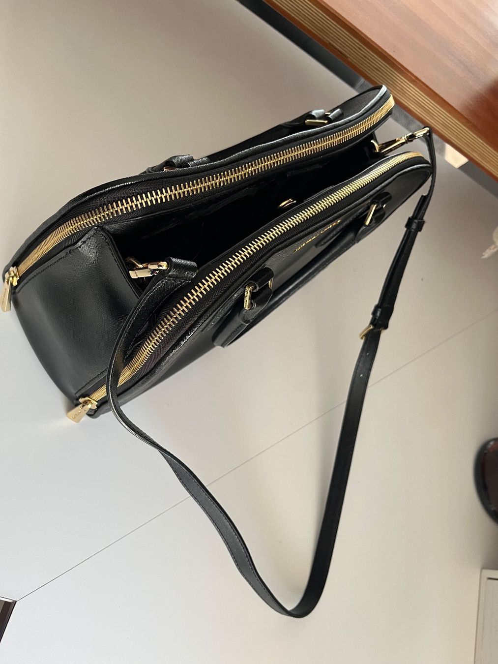 Michael Kors Borse da donna: Michael Kors Handtasche schwarz – Usato da Pratteln venduto da Daily88 2